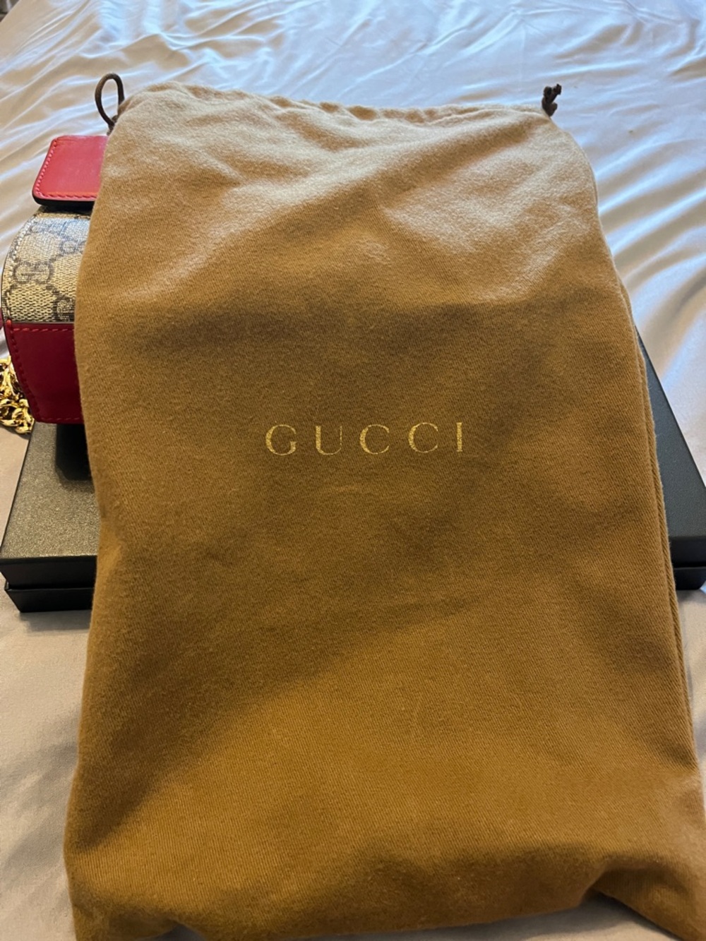 Gucci Red and Beige GG Canvas Shoulder Bag with Gold Chain - Picture 9 of 10